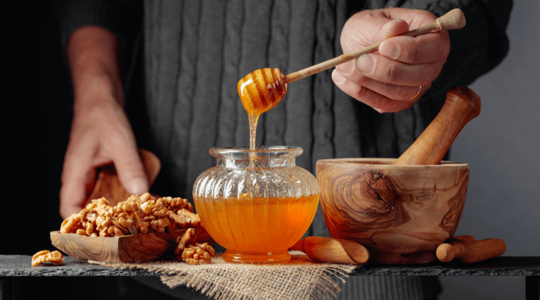 Manuka Honey For Men: 5 Real Health Benefits